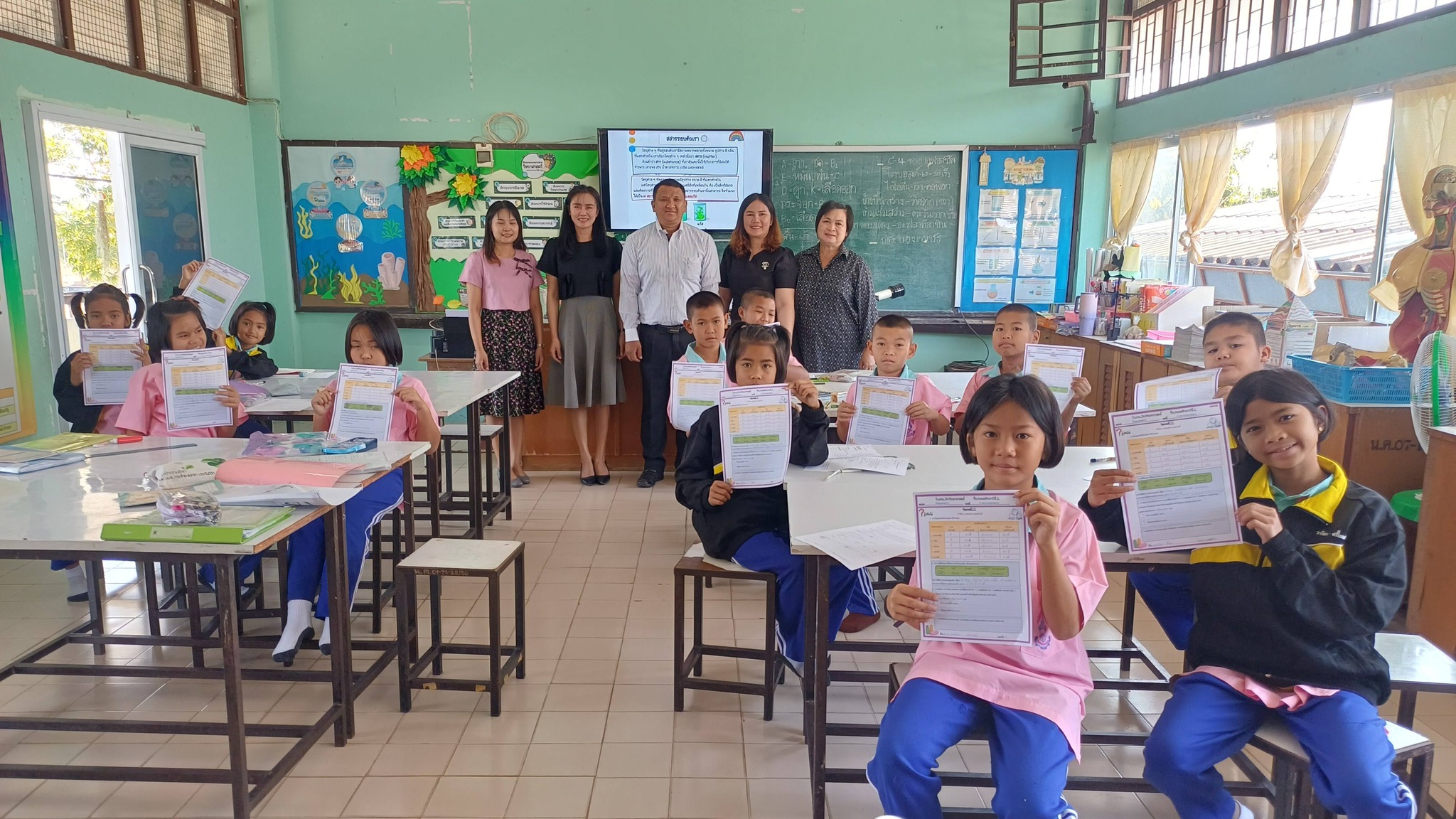 วันที่ 10 กุมภาพันธ์ 2569 การดำเนินการสร้างโรงเรียนชุมชนแห่งการเรียนรู้(SLC : School as Learning Community) ปีงบประมาณ 2569 ครั้งที่ 2 สร้างความมั่นใจในคุณภาพการจัดการศึกษาของโรงเรียนบ้านหนองคูณ. นำโดย ผอ.สรรเสริญ กลิ่นพูน ครูหนูเพียร โภชะโน ครูศิรินภา ภูกลาง​และครูสุพิศ เดชศรี เข้าสังเกตและสะท้อนผลการจัดการเรียนรู้วิชาวิทยาศาสตร์ ชั้นประถมศึกษาปีที่ 4 สอนโดย คุณครูเพชรา โต๊ะสิงห์ Model Teacher