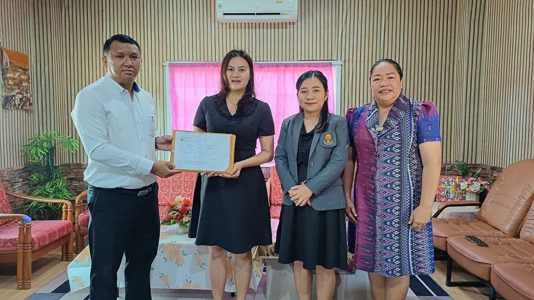 วันพุธ ที่ 11 กุมภาพันธ์ 2569 โรงเรียนบ้านหนองคูณ ดำเนินการสอบ RT (Reading Test) การประเมินความสามารถด้านการอ่านออกเสียงและการอ่านรู้เรื่อง ของนักเรียนชั้นประถมศึกษาปีที่ 1 ทั่วประเทศ จัดโดยสำนักงานคณะกรรมการการศึกษาขั้นพื้นฐาน (สพฐ.) เพื่อตรวจสอบว่าเด็กอ่านออก เขียนได้ และเข้าใจความหมายของสิ่งที่อ่านหรือไม่ เพื่อใช้เป็นข้อมูลปรับปรุงคุณภาพการเรียนรู้