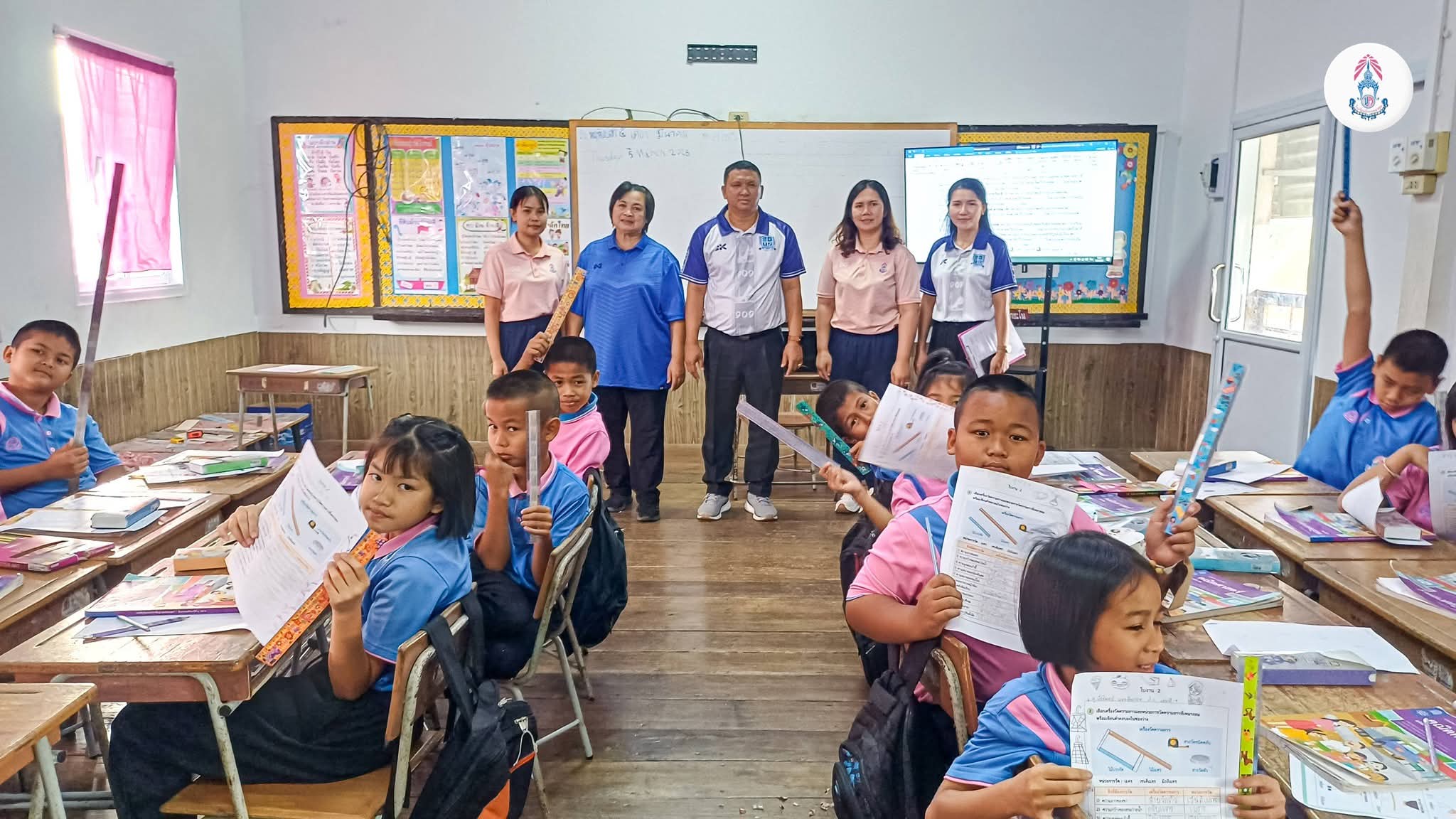 วันที่ 5 มีนาคม 2569 การดำเนินการสร้างโรงเรียนชุมชนแห่งการเรียนรู้(SLC : School as Learning Community) ปีงบประมาณ 2569 ครั้งที่ 2 สร้างความมั่นใจในคุณภาพการจัดการศึกษาของโรงเรียนบ้านหนองคูณ. นำโดย ผอ.สรรเสริญ กลิ่นพูน ครูสุพิศ เดชศรี ครูบุหรัน ไชยงาม และครูศิรินภา ภูกลาง ร่วมสังเกตและสะท้อนผลการจัดการเรียนรู้วิชาคณิตศาสตร์ ชั้นประถมศึกษาปีที่ 3 สอนโดย คุณครูหนูเพียร โภชะโน Model Teacher #คุณภาพการจัดการเรียนการสอนในห้องเรียนคือคุณภาพวิชาการ #SLC #เพื่อความเป็นเลิศทางวิชาการ