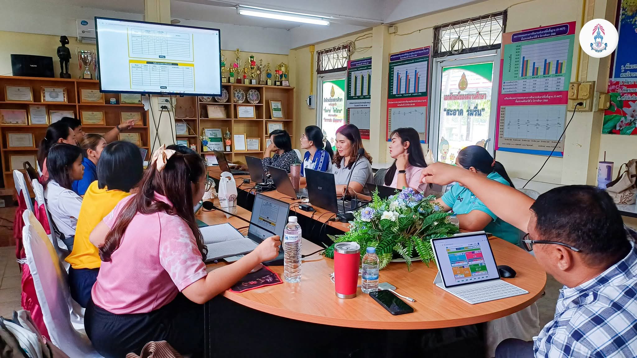 วันจันทร์ ที่ 23 มีนาคม 2569 ผู้บริหาร คณะครูและบุคลากรทางการศึกษา โรงเรียนบ้านหนองคูณ ร่วมดำเนินการอบรมปฏิบัติการจัดทำข้อมูลในระบบ sccl เพื่อสรุปผลการปฏิบัติงานและผลการเรียนของผู้เรียน ประจำปีการศึกษา 2568