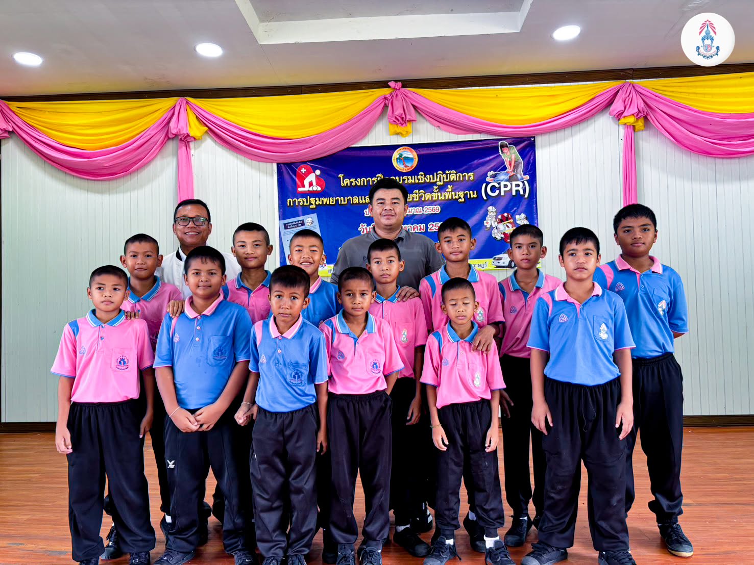 วันพุธ ที่ 5 สิงหาคม พ.ศ.2569 โรงเรียนบ้านหนองคูณ นำนักเรียนเข้าร่วมอบรมโครงการ การปฐมพยาบาลเบื้องต้นและการช่วยชีวิตขั้นพื้นฐาน (CPR) ณ อาคารอเนกประสงค์องค์การบริหารส่วนตำบลเด่นราษฎร์